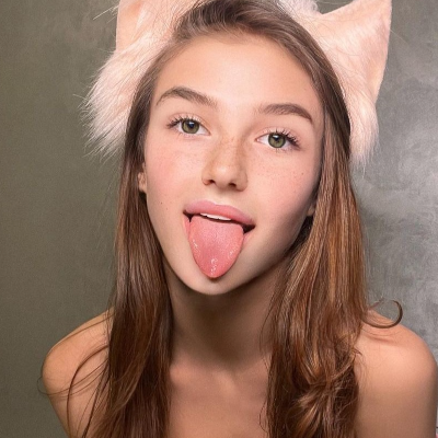 emelia_bayrkdoll