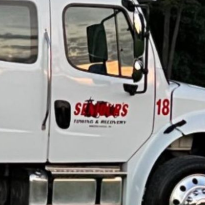 Seniour's Towing