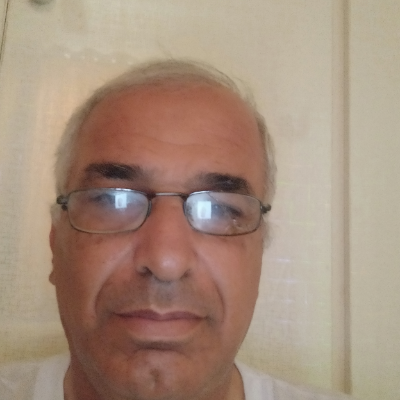 مهرداد شفیعب