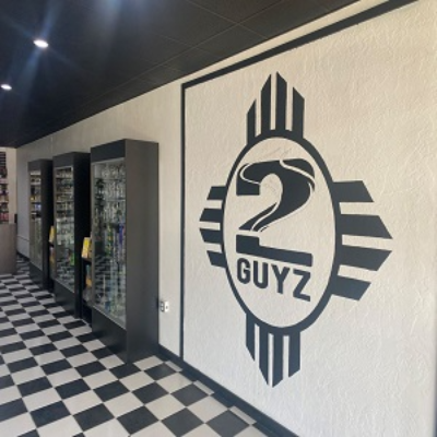 2 Guyz with Pipez